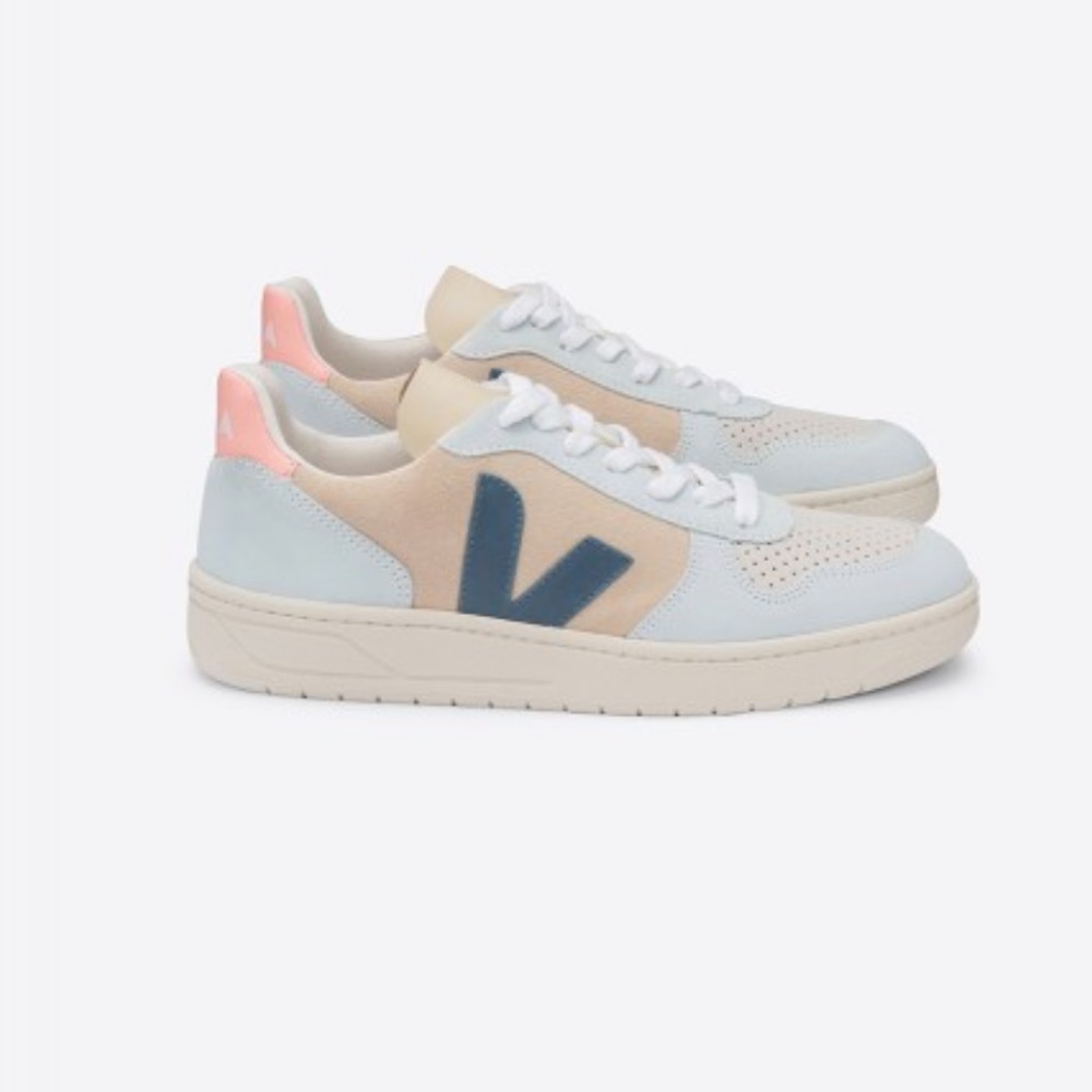 NEW Veja V-10 Sneaker